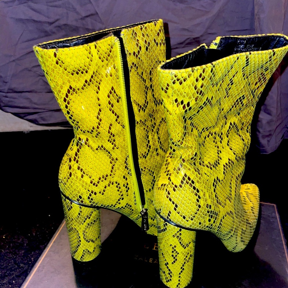 CAPE ROBBIN POINT TOE SNAKE SKIN BOOTIES- size 8